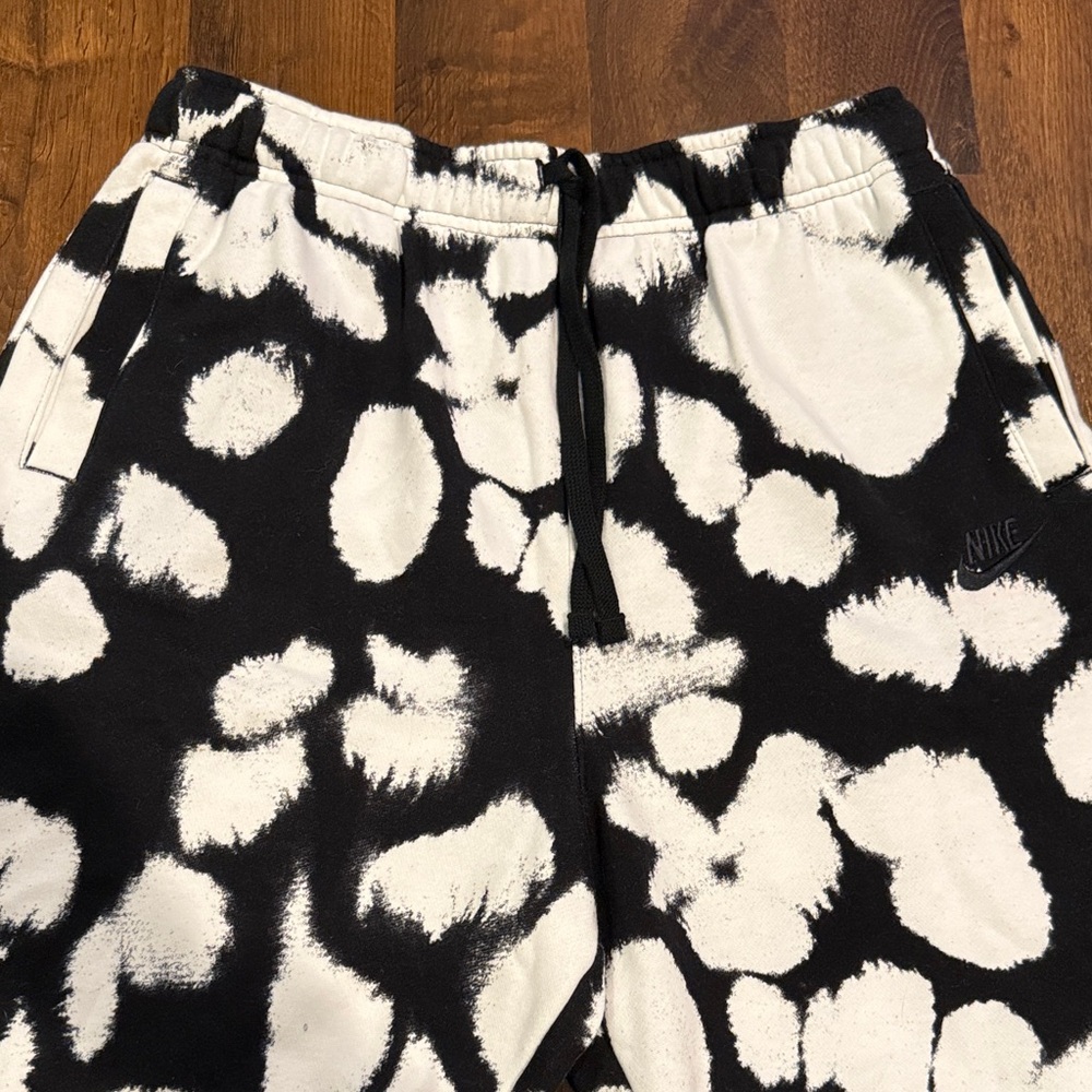 Nike Kids Black & White Athletic Sweat Shorts (size XL+) - Picture 2 of 8